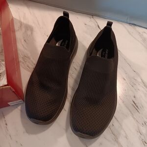 SKECHERS ARCH FIT SNEAKERS NEW